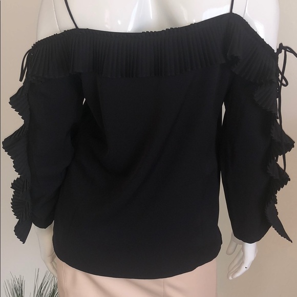 JULIETTE Off The Shoulder with Pleated Ruffle Top - Picture 4 of 9